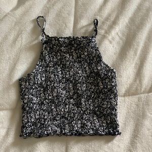 FOREVER 21 : halter crop top